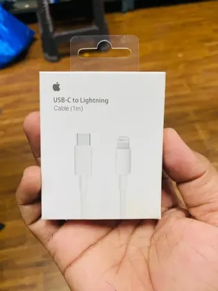 APPLE USB C TO LIGHTNING CABLE 1M